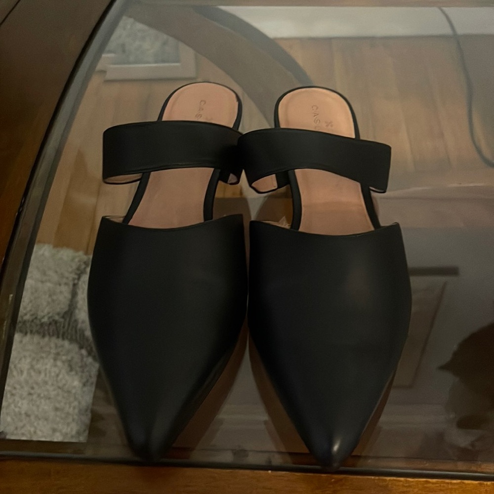 Black 100% leather mule size 9 Great condition